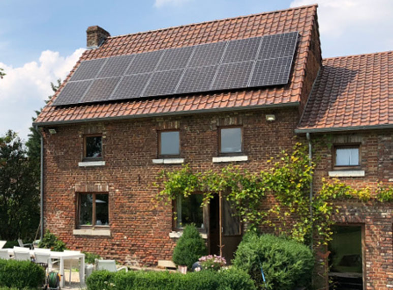 Panneaux photovoltaïque sur une maison - E-LAC